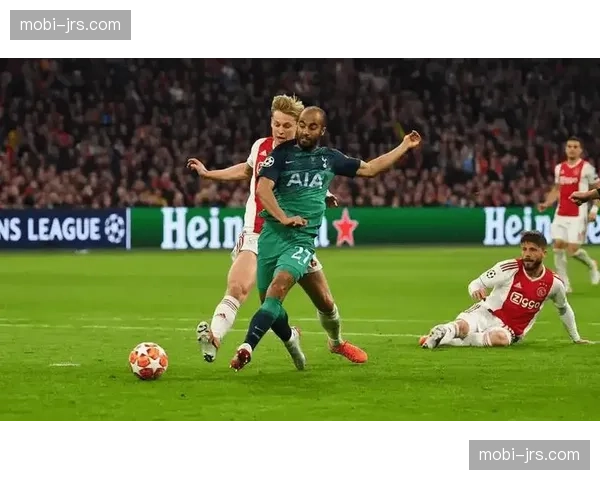 伯恩利英超联赛2026赛季坚持三中卫体系 防守稳固但进攻乏力