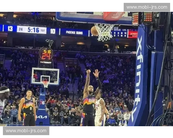 埃奇库姆76人探花稳定 攻防两端韧性助球队保持竞争力