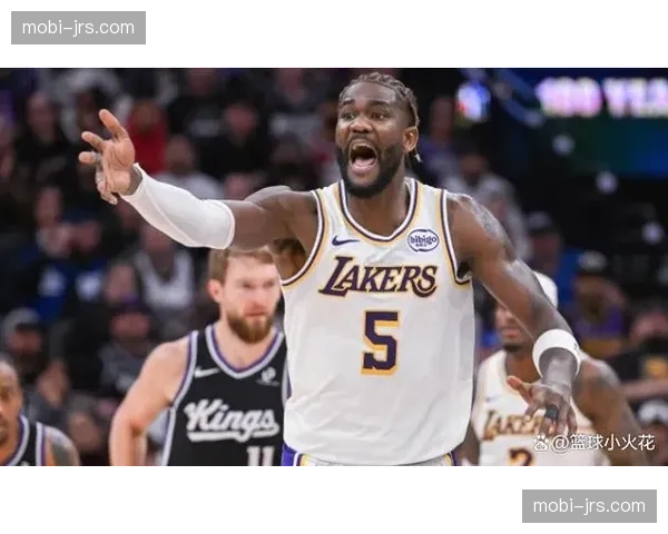 艾顿内线支柱贡献稳定 湖人中锋篮板保护与得分效率兼顾